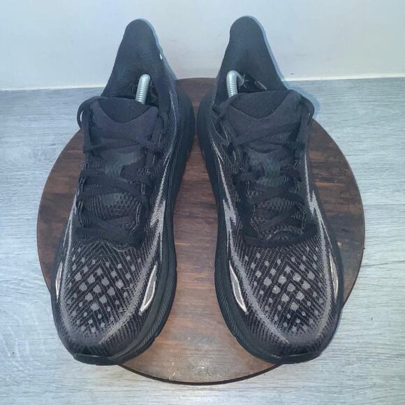 Athletic_Shoes